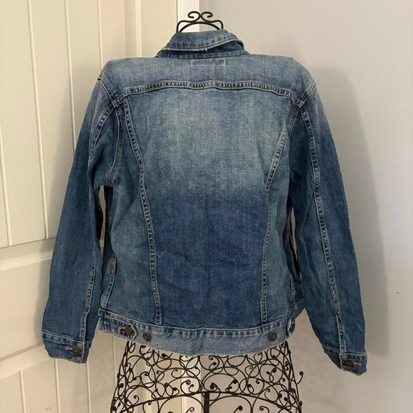 Lucky Brand Distressed Denim Jean Jacket Size M, Tomboy Trucker Style 99% Cotton - Picture 4 of 8